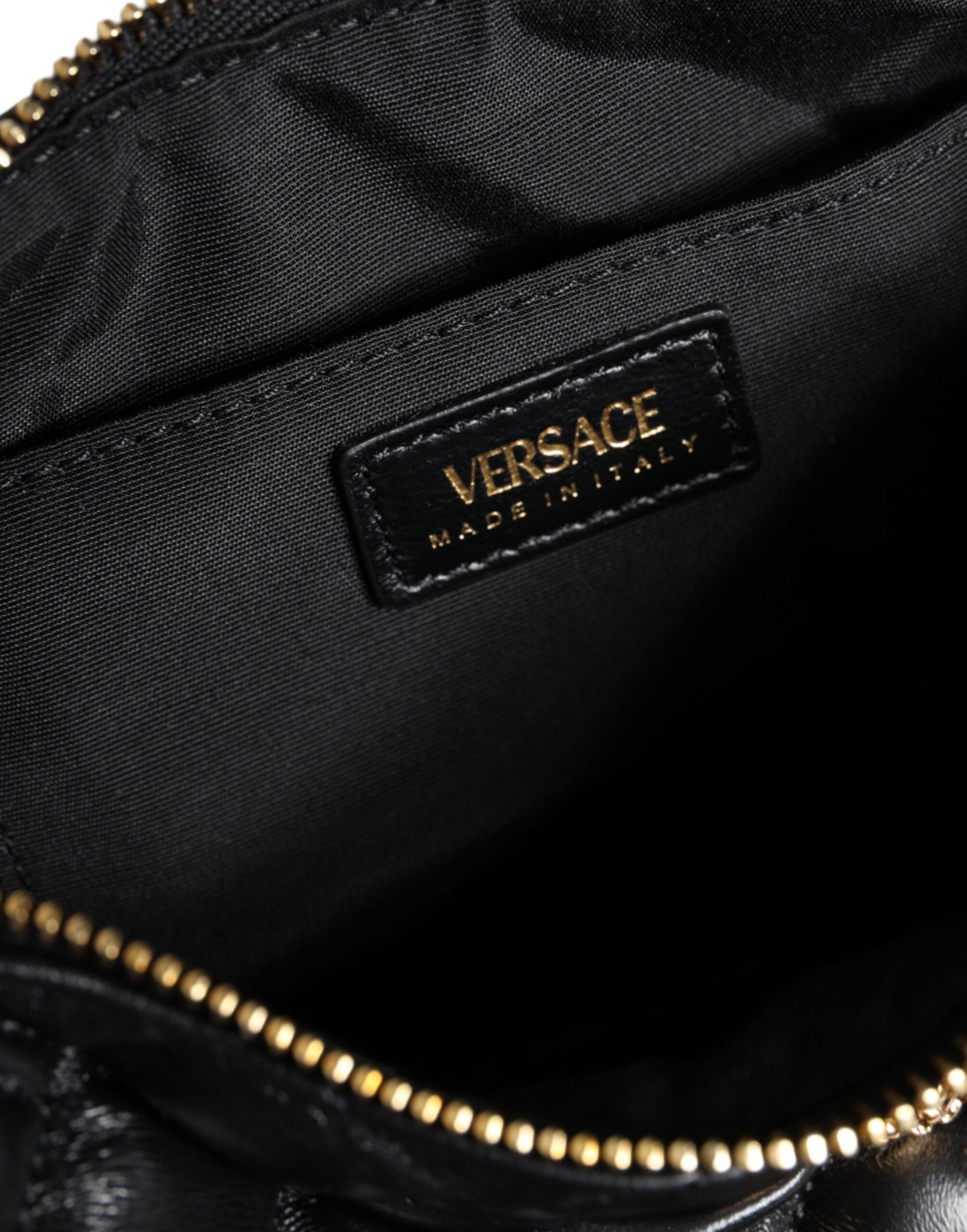 Versace Musta Mini tikattu lampaannahkainen Crossbody Sling Laukku