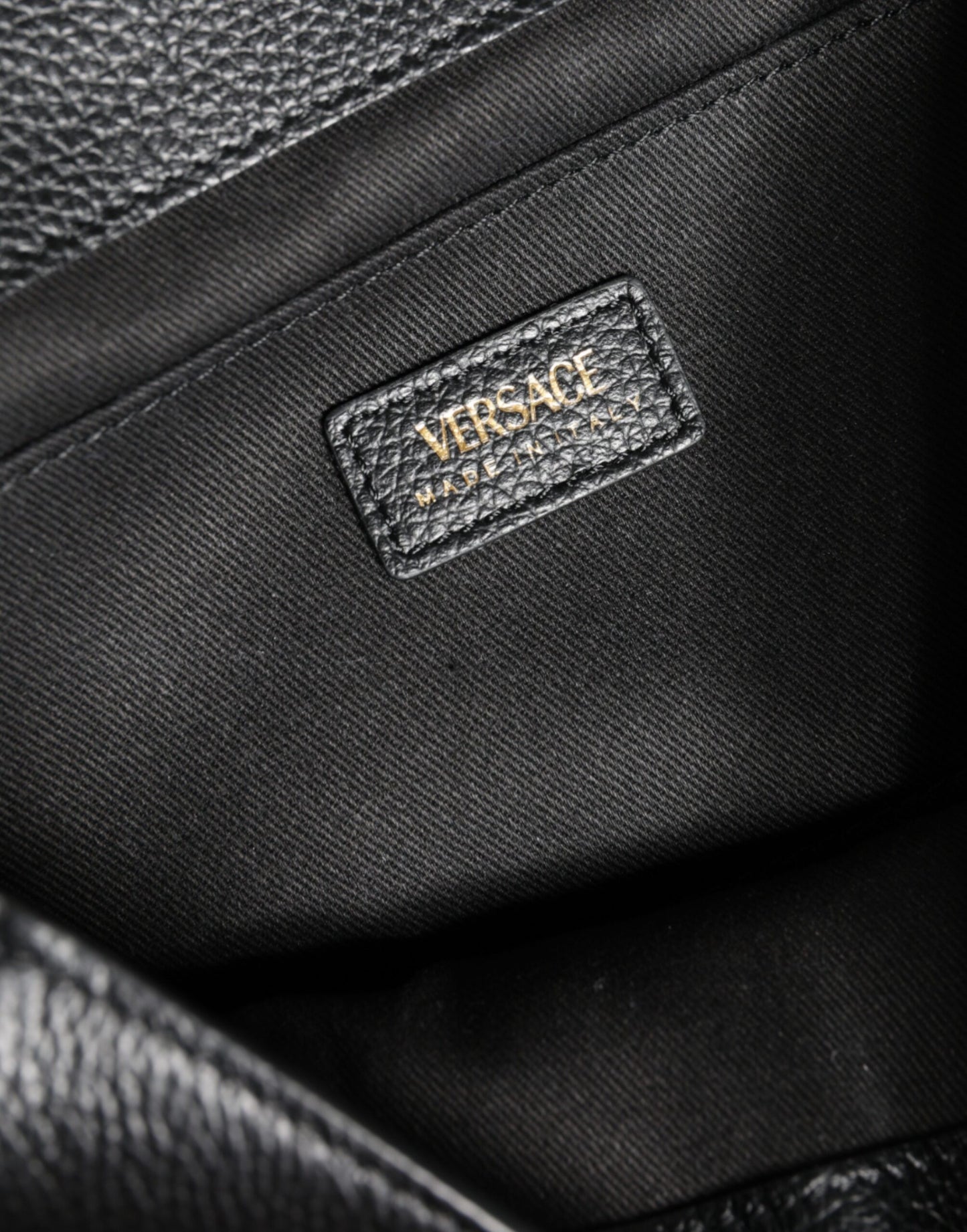 Versace Black Top Handle Rakeinen vasikannahkainen Crossbody laukku